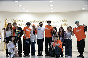JustB visita la FCC