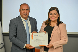 Periodista egresada de la FCC comparte su experiencia con estudiantes