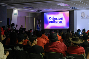 Los nuevos estudiantes conocen la diversidad artística de la FCC.