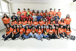 Autoridades de la FCC dan la bienvenida a estudiantes de nuevo ingreso durante los Cursos de Inducción